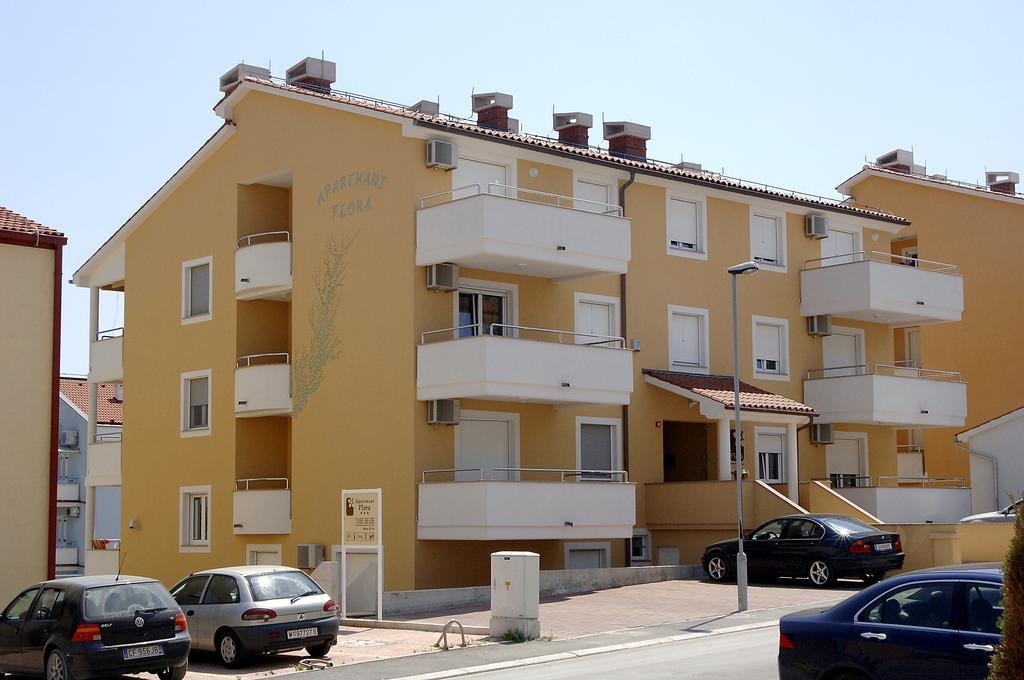 Apartments Flora Premantura Exterior photo